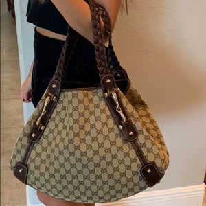 GUCCI PELHAM Shoulder bag. 100% Authentic.